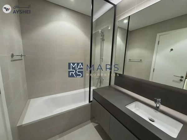 Spacious 3BR Middle unit in Green Community | Ready to move