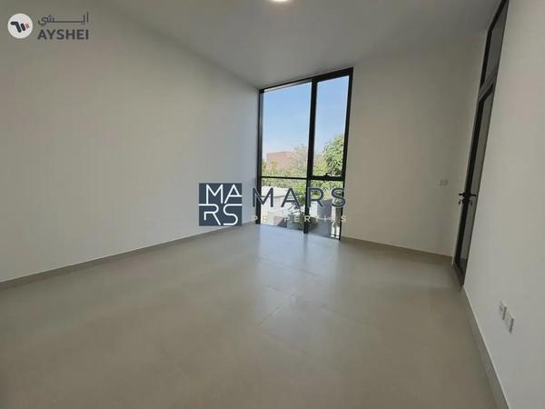 Spacious 3BR Middle unit in Green Community | Ready to move