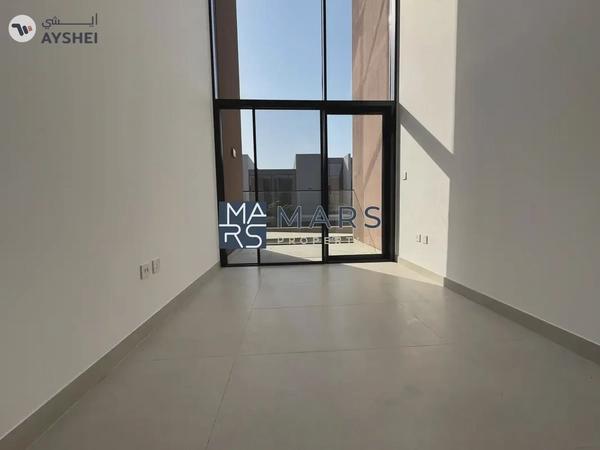 Spacious 3BR Middle unit in Green Community | Ready to move