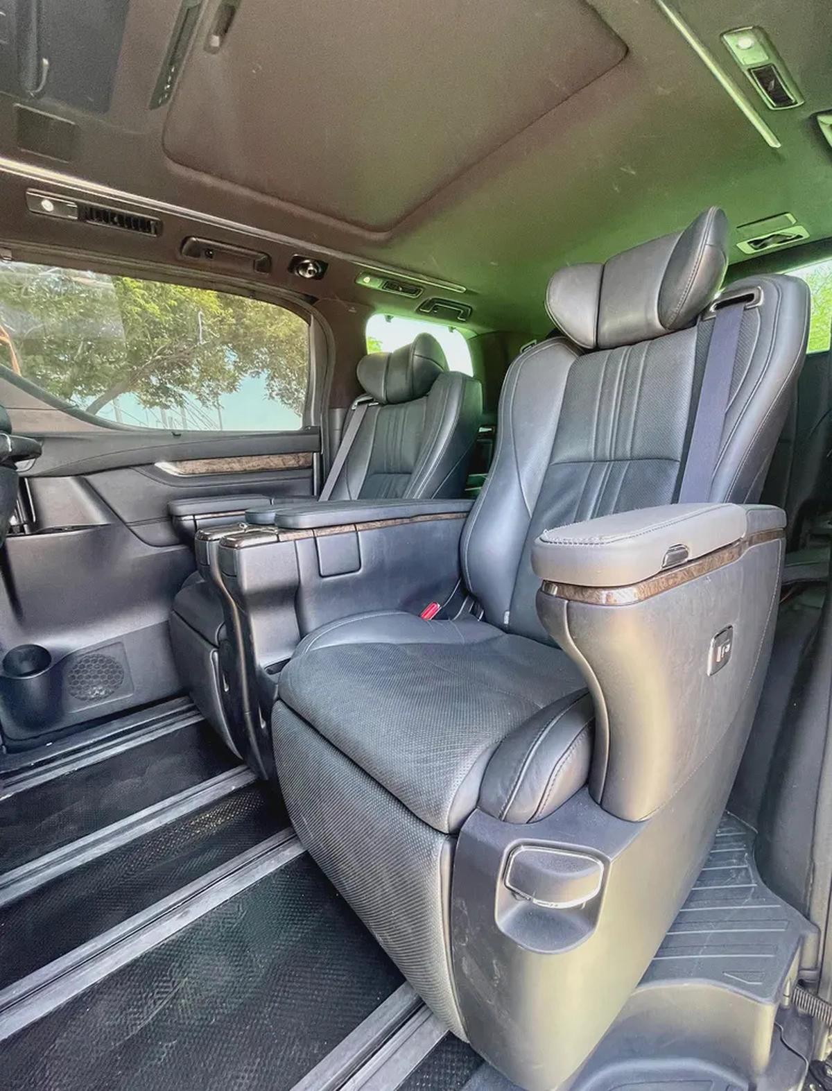 2020 Toyota Alphard EXECUTIVE LOUNGE - Japanese Specs-13-13