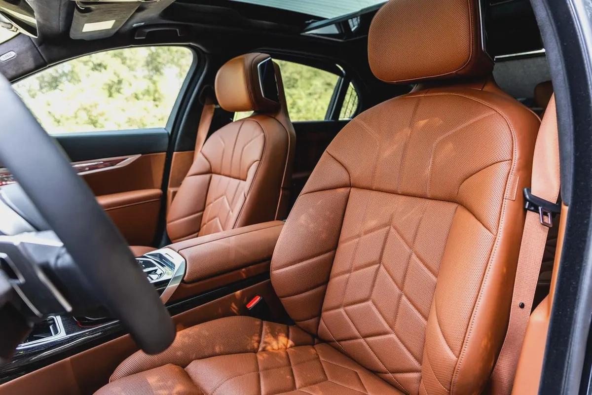 BMW 735i Luxury + M Kit – 2026 | Brand New | GCC | AED 410,000-6-6