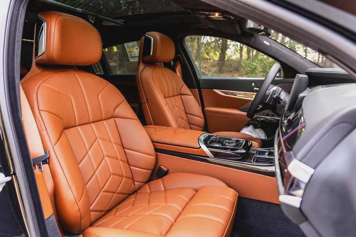 BMW 735i Luxury + M Kit – 2026 | Brand New | GCC | AED 410,000-9-9