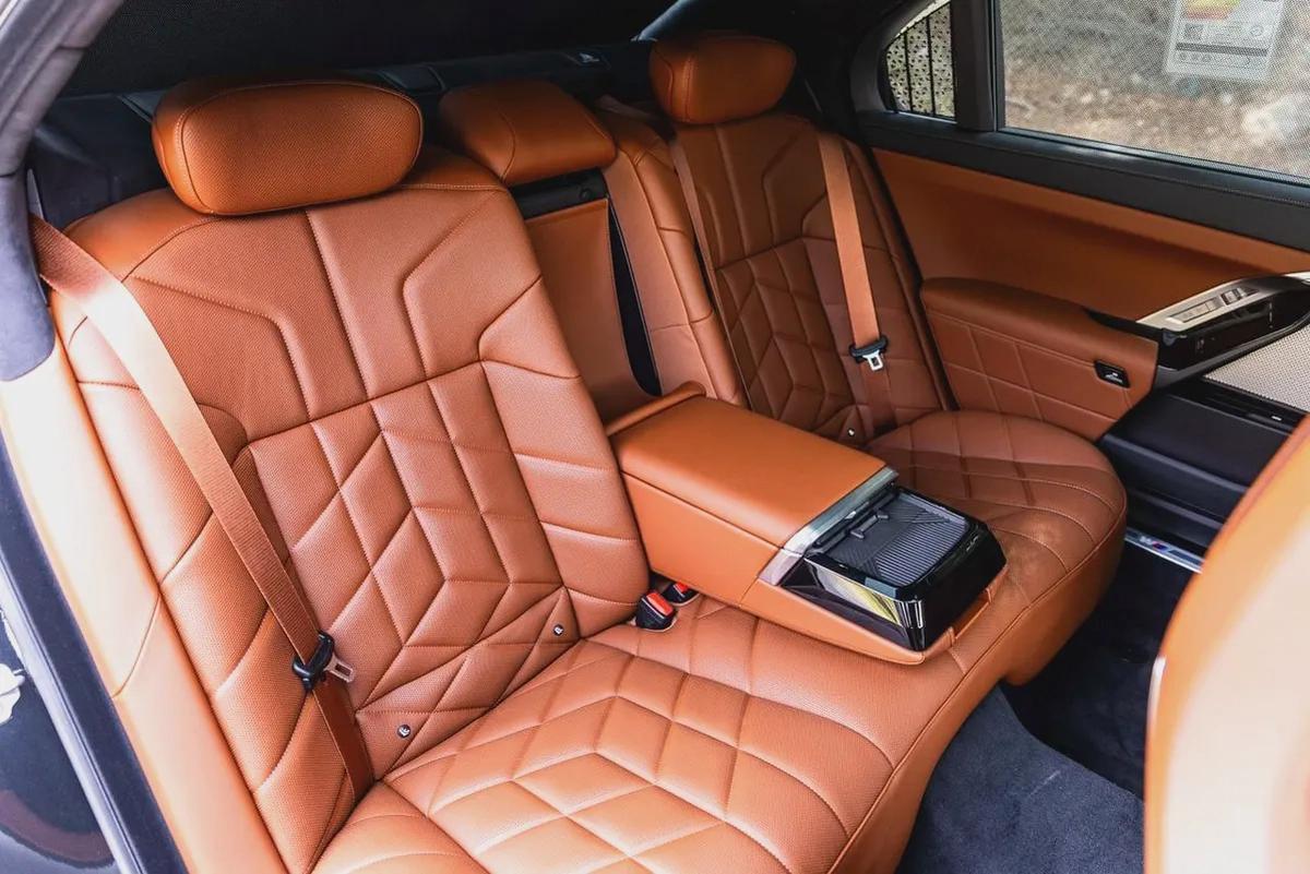 BMW 735i Luxury + M Kit – 2026 | Brand New | GCC | AED 410,000-10-10