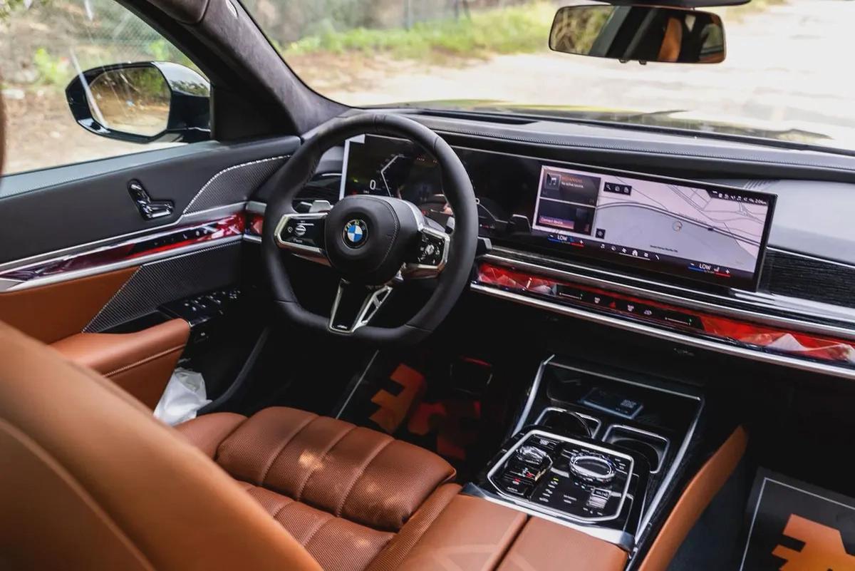 BMW 735i Luxury + M Kit – 2026 | Brand New | GCC | AED 410,000-13-13