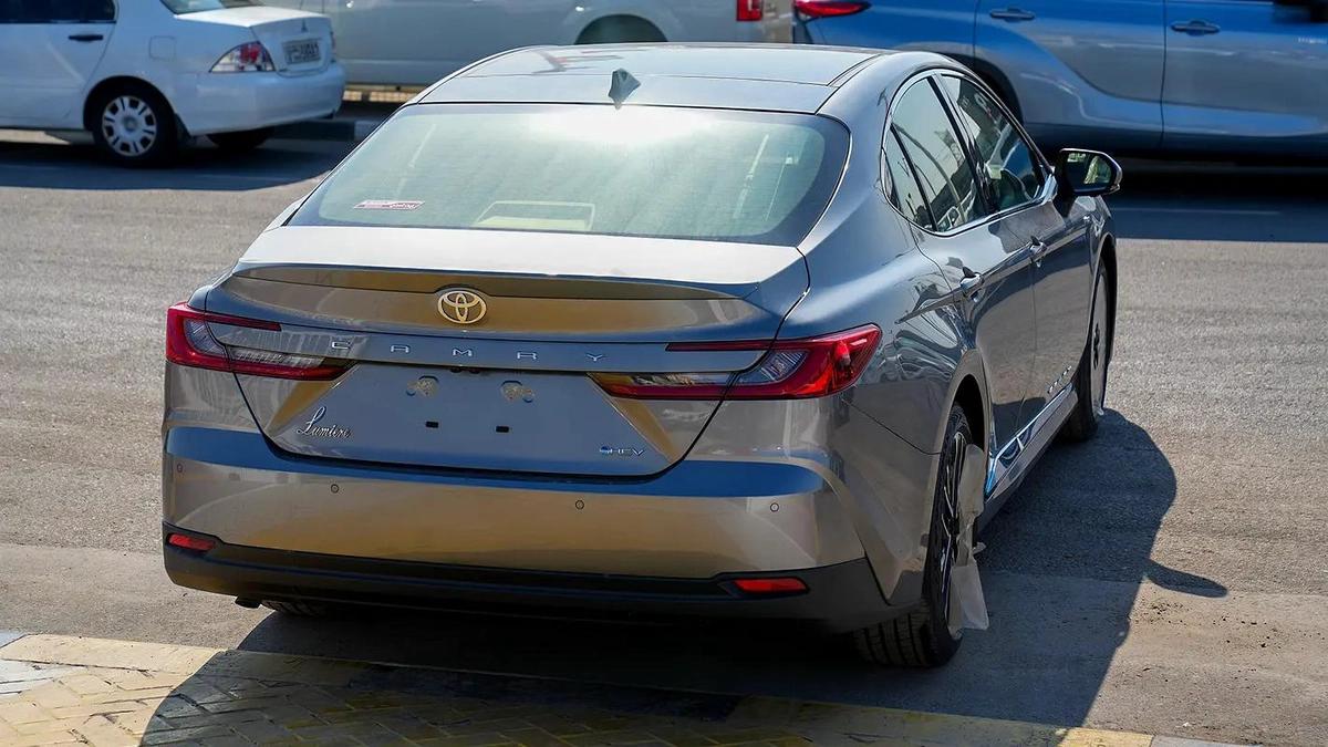 TOYOTA CAMRY LUMIER 2.5L HYBRID FULL OPTION MODEL 2025-17-17