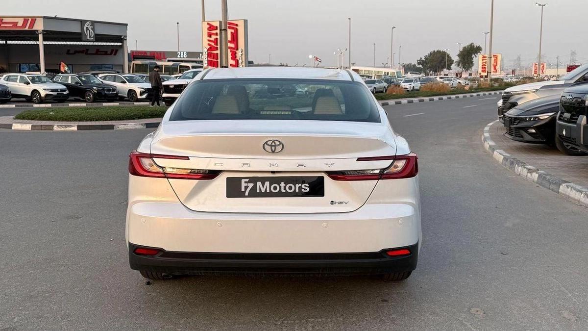 Toyota Camry Toyota Camry HEV LV Hybrid 2.5L (GCC) - 2025-16-16