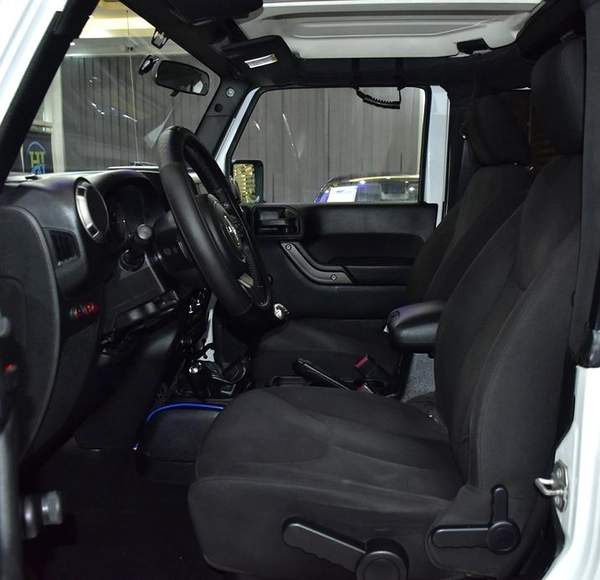 Jeep Wrangler Sport ( 2017 Model ) in White Color GCC Specs