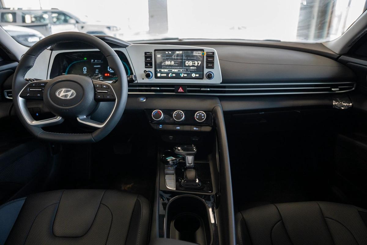 HYUNDAI ELANTRA 1.5 CHINESE SPECS 2025 MODEL FULL OPTION-5-5