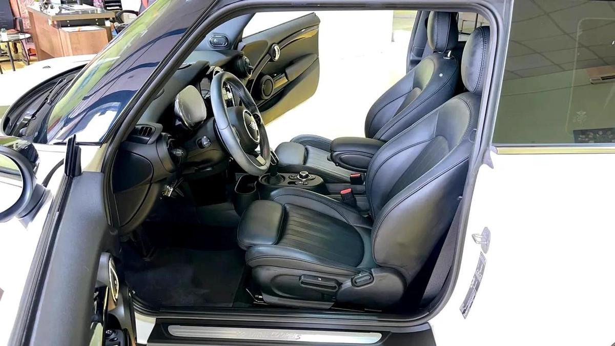 Mini Cooper S Gcc Specs Full Option 100% Original Paint Single Owner Under Warranty Well Maintained-13-13