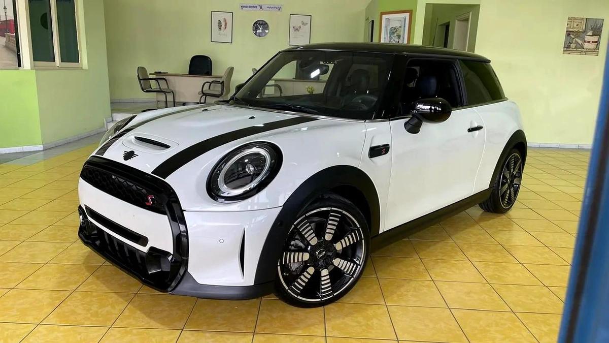 Mini Cooper S Gcc Specs Full Option 100% Original Paint Single Owner Under Warranty Well Maintained-0-0