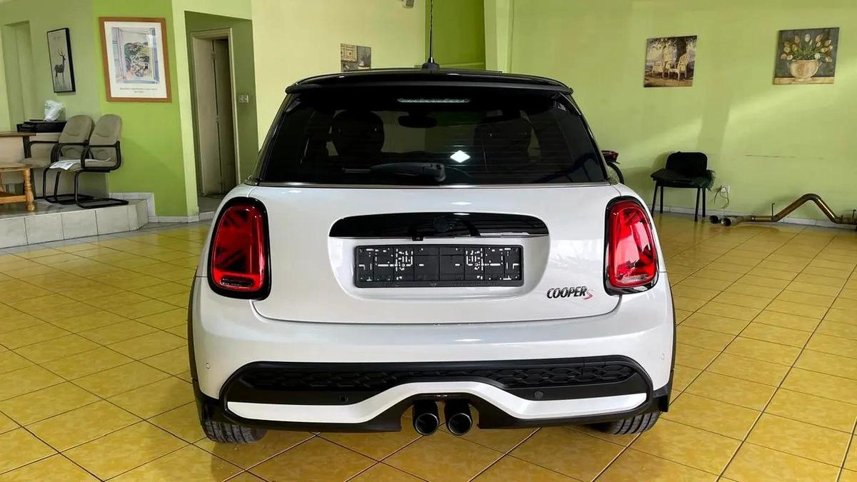 Mini Cooper S Gcc Specs Full Option 100% Original Paint Single Owner Under Warranty Well Maintained-11-11