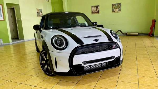 Mini Cooper S Gcc Specs Full Option 100% Original Paint Single Owner Under Warranty Well Maintained
