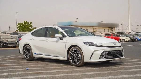 TOYOTA CAMRY LUMIER 2.5L HYBRID FULL OPTION MODEL 2025