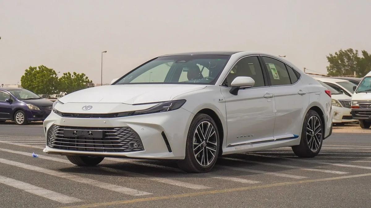 TOYOTA CAMRY LUMIER 2.5L HYBRID FULL OPTION MODEL 2025-2-2