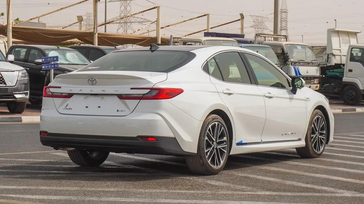 TOYOTA CAMRY LUMIER 2.5L HYBRID FULL OPTION MODEL 2025-3-3