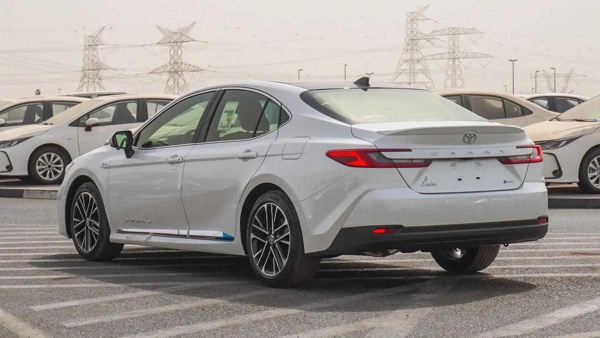 TOYOTA CAMRY LUMIER 2.5L HYBRID FULL OPTION MODEL 2025-4-4