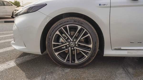 TOYOTA CAMRY LUMIER 2.5L HYBRID FULL OPTION MODEL 2025