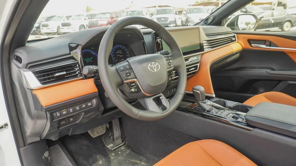 TOYOTA CAMRY LUMIER 2.5L HYBRID FULL OPTION MODEL 2025-9-9