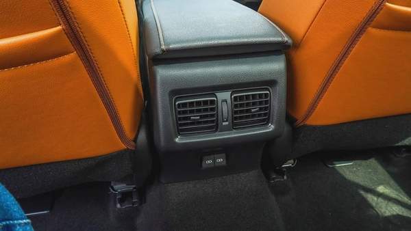 TOYOTA CAMRY LUMIER 2.5L HYBRID FULL OPTION MODEL 2025