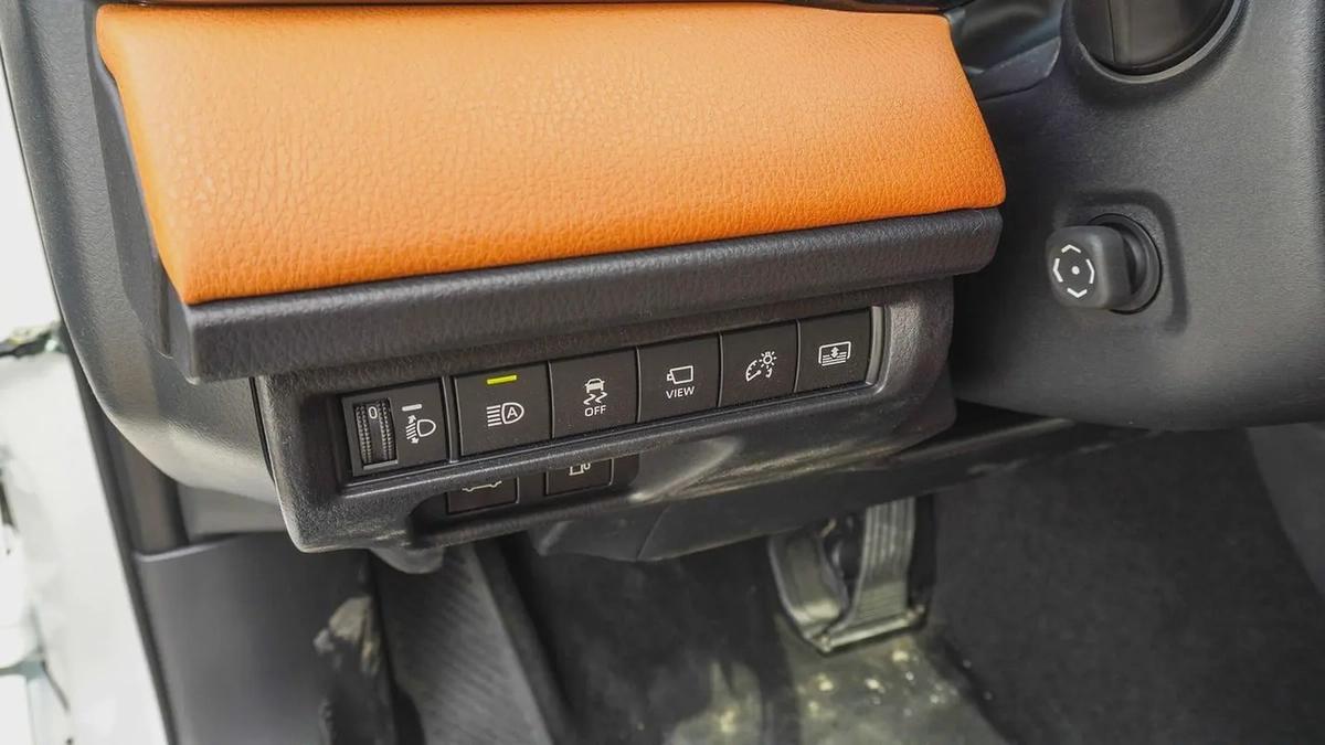 TOYOTA CAMRY LUMIER 2.5L HYBRID FULL OPTION MODEL 2025-14-14