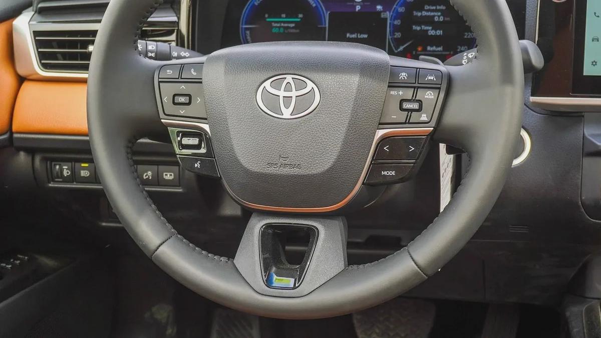 TOYOTA CAMRY LUMIER 2.5L HYBRID FULL OPTION MODEL 2025-16-16