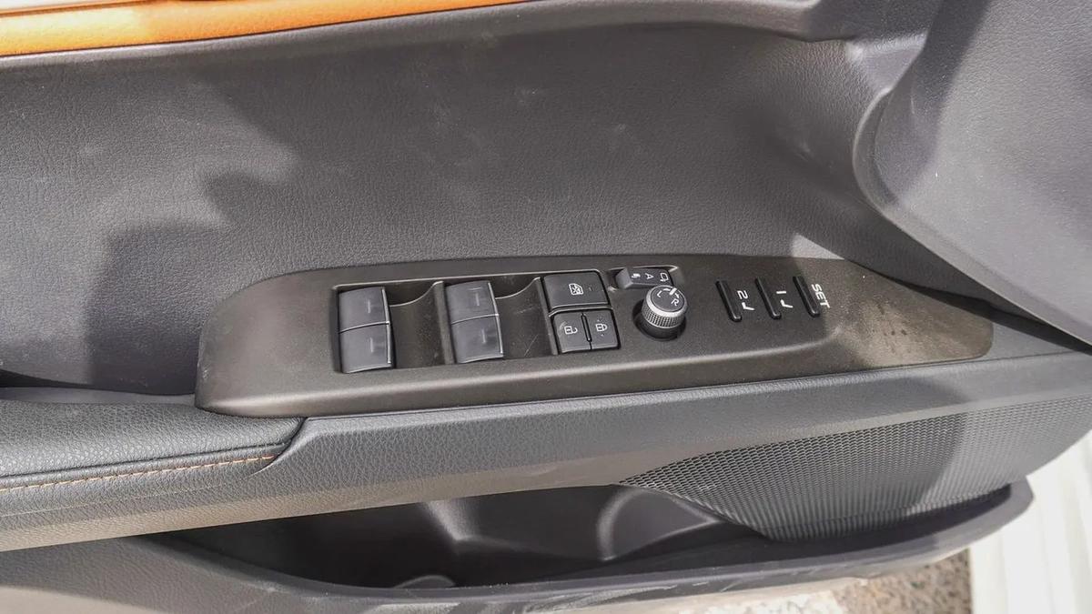 TOYOTA CAMRY LUMIER 2.5L HYBRID FULL OPTION MODEL 2025-17-17