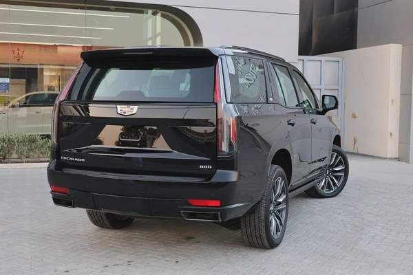 CADILLAC ESCALADE 600 SPORT PLATINUM-0KM-2024-GCC SPECS-UNDER WARRANTY SERVICE-BRAND NEW