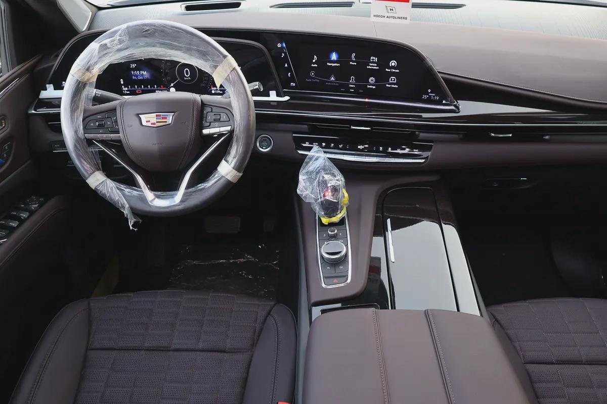 CADILLAC ESCALADE 600 SPORT PLATINUM-0KM-2024-GCC SPECS-UNDER WARRANTY SERVICE-BRAND NEW-12-12