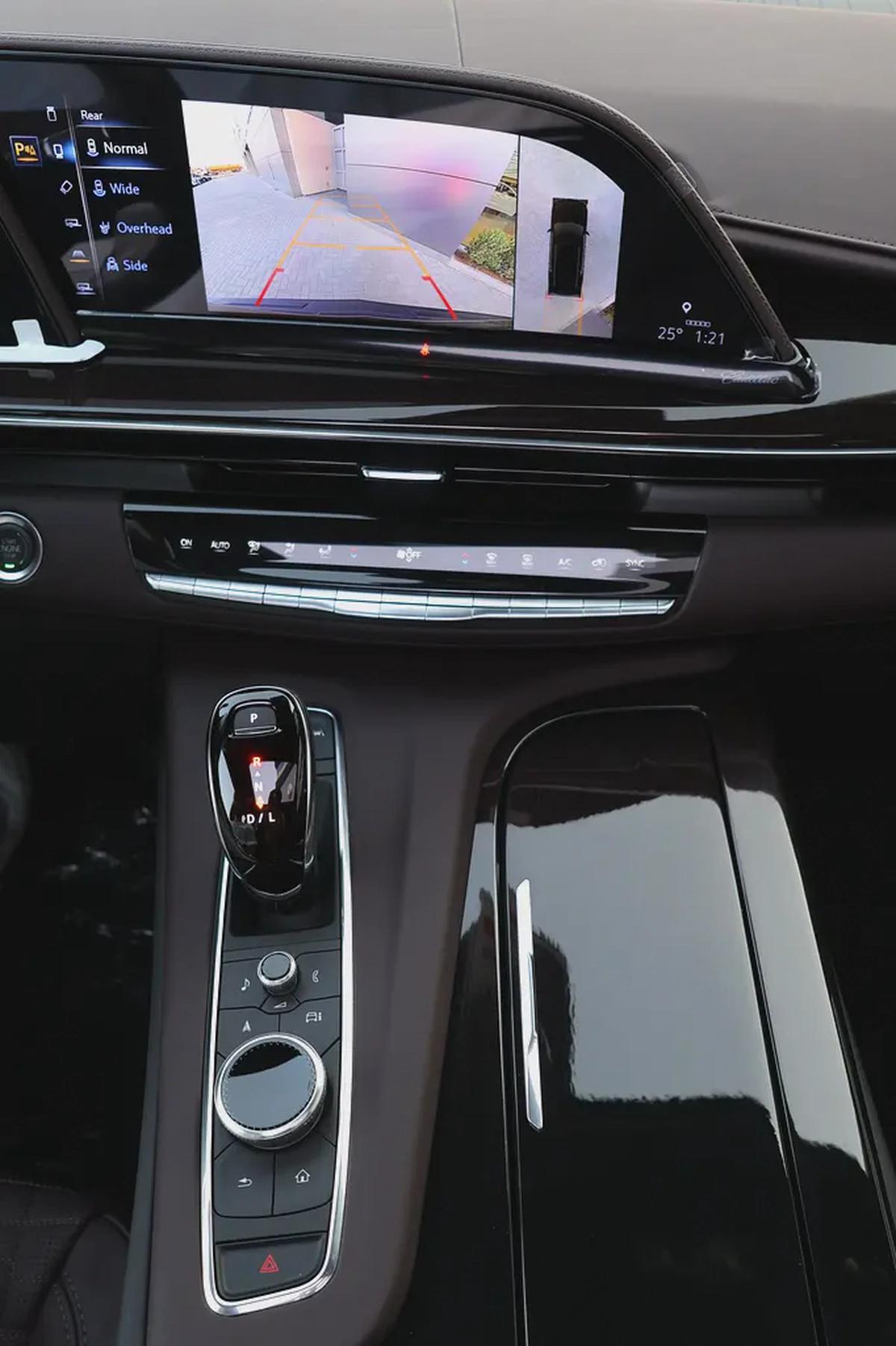 CADILLAC ESCALADE 600 SPORT PLATINUM-0KM-2024-GCC SPECS-UNDER WARRANTY SERVICE-BRAND NEW-13-13