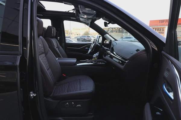 CADILLAC ESCALADE 600 SPORT PLATINUM-0KM-2024-GCC SPECS-UNDER WARRANTY SERVICE-BRAND NEW