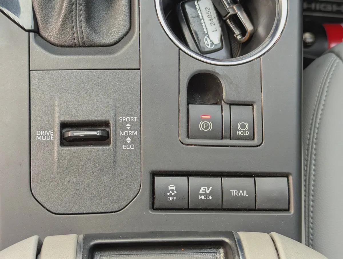 Toyota Highlander GXR Hybrid 2022 - GCC Specs - Excellent Condition-10-10