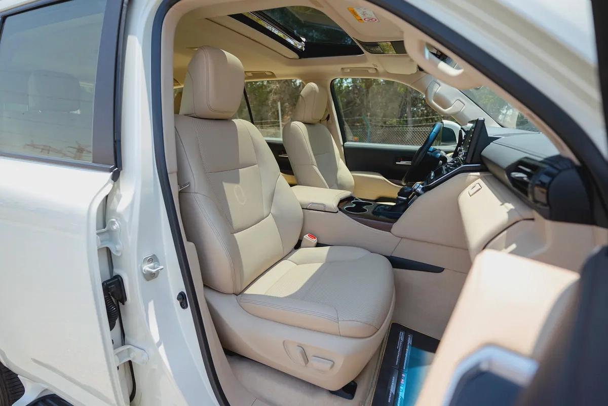 AED 3,572/month | Land cruiser GXR | GCC Specs | REF #T52251-10-10