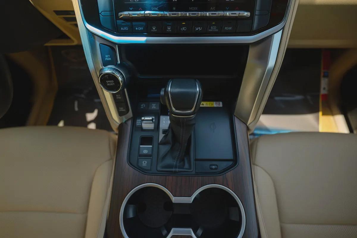 AED 3,572/month | Land cruiser GXR | GCC Specs | REF #T52251-17-17