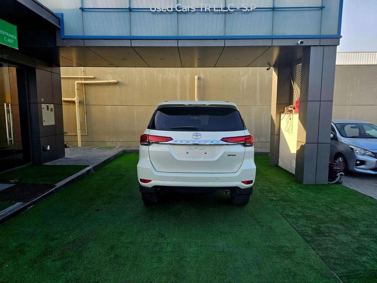 Toyota Fortuner 2.7L EXR FORTUNER V4 4WD/ ORIGINAL PAINT / LOW MILEAGE/ SINGLE OWNE-4-4