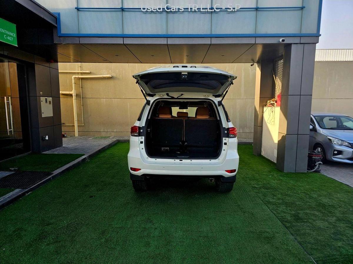 Toyota Fortuner 2.7L EXR FORTUNER V4 4WD/ ORIGINAL PAINT / LOW MILEAGE/ SINGLE OWNE-5-5