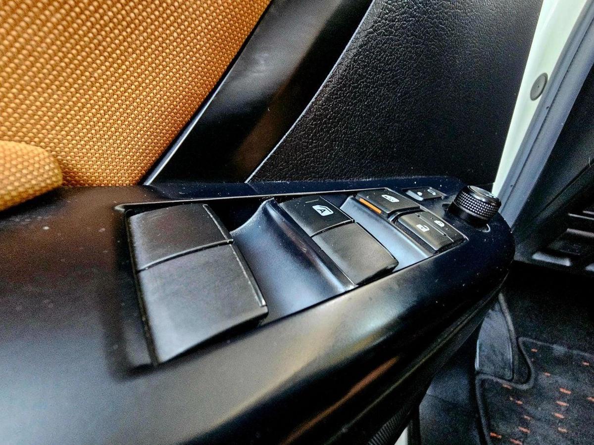 Toyota Fortuner 2.7L EXR FORTUNER V4 4WD/ ORIGINAL PAINT / LOW MILEAGE/ SINGLE OWNE-20-20