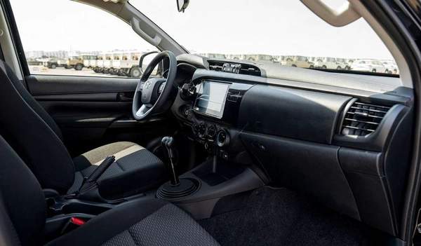 Toyota Hilux 2.4L MT P.WINDO DIESEL 2024