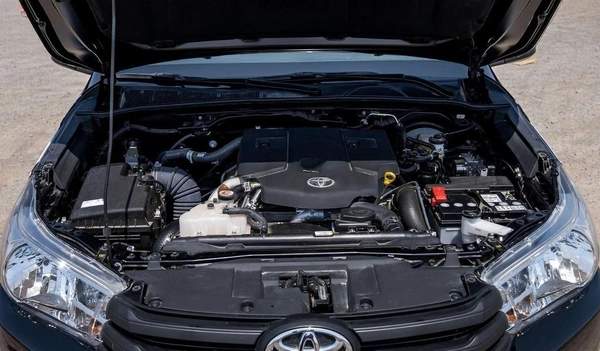 Toyota Hilux 2.4L MT P.WINDO DIESEL 2024
