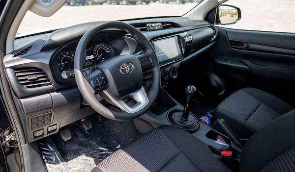 Toyota Hilux 2.4L MT P.WINDO DIESEL 2024