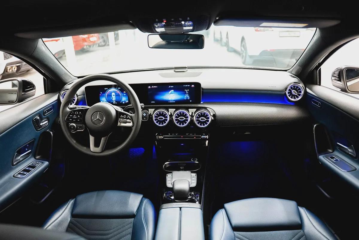 AED 1237 PM | MERCEDES BENZ A220 2020 | WELL MAINTAINED | PRISTINE CONDITION | 1 YEAR WARRANTY-9-9