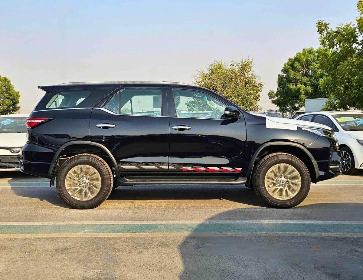 Toyota Fortuner SR5 ADVENTURE / 4.0L V6 PETROL / FRONT PWR SEATS / PUSH START / DIFF LOCK AUTO A/C (CODE # F6HA)-2-2