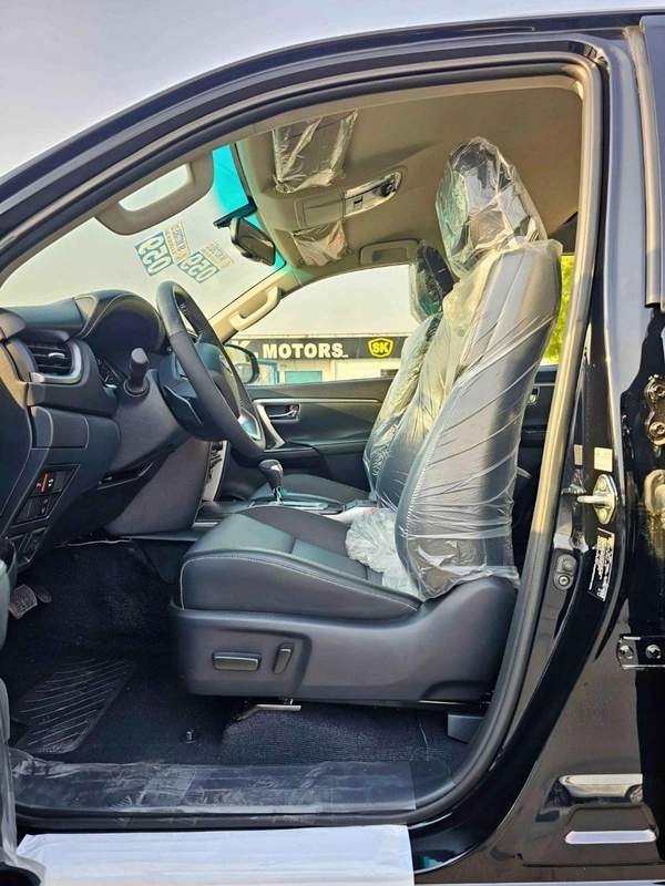 Toyota Fortuner SR5 ADVENTURE / 4.0L V6 PETROL / FRONT PWR SEATS / PUSH START / DIFF LOCK AUTO A/C (CODE # F6HA)