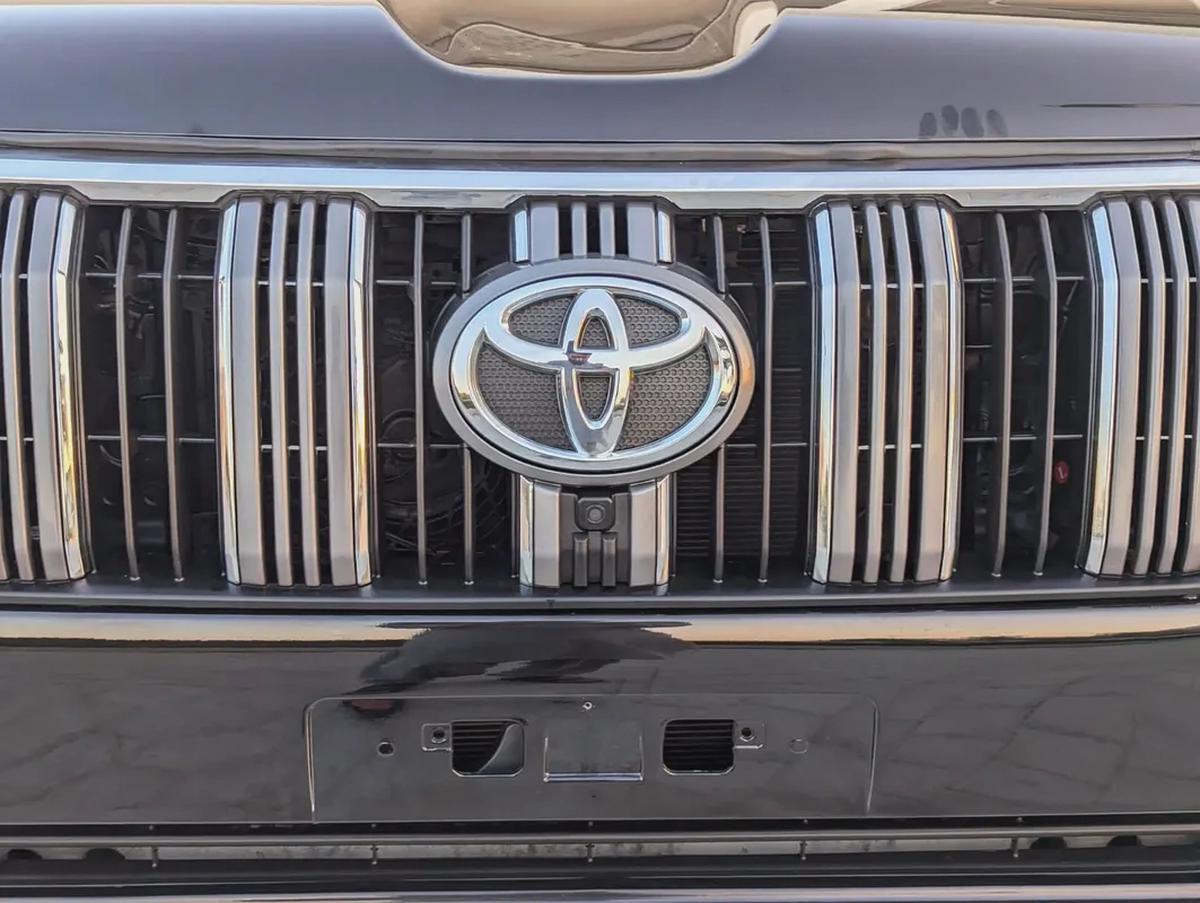 TOYOTA PRADO 2012 FACELIFTED 2023 WITH INTERIOR AND EXTERIOR GCC V4 2.7L IN EXCELLENT CONDITION-18-18