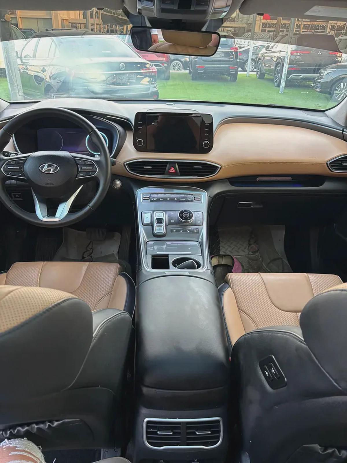 HYUNDAI SANTA FE —1600CGCC—FREE ACCIDENT—ORIGINAL PAINT—LOW MILAGE— FULL OPTIONS—EXCELLENT CONDITION-7-7