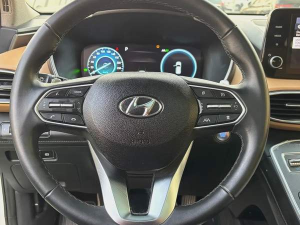 HYUNDAI SANTA FE —1600CGCC—FREE ACCIDENT—ORIGINAL PAINT—LOW MILAGE— FULL OPTIONS—EXCELLENT CONDITION