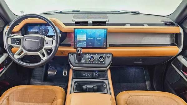 LAND ROVER - DEFENDER - 110 HSE - V 6 P400 - GCC SPECS - UNDER WARRANTY - 2023 MODEL - 68000KM