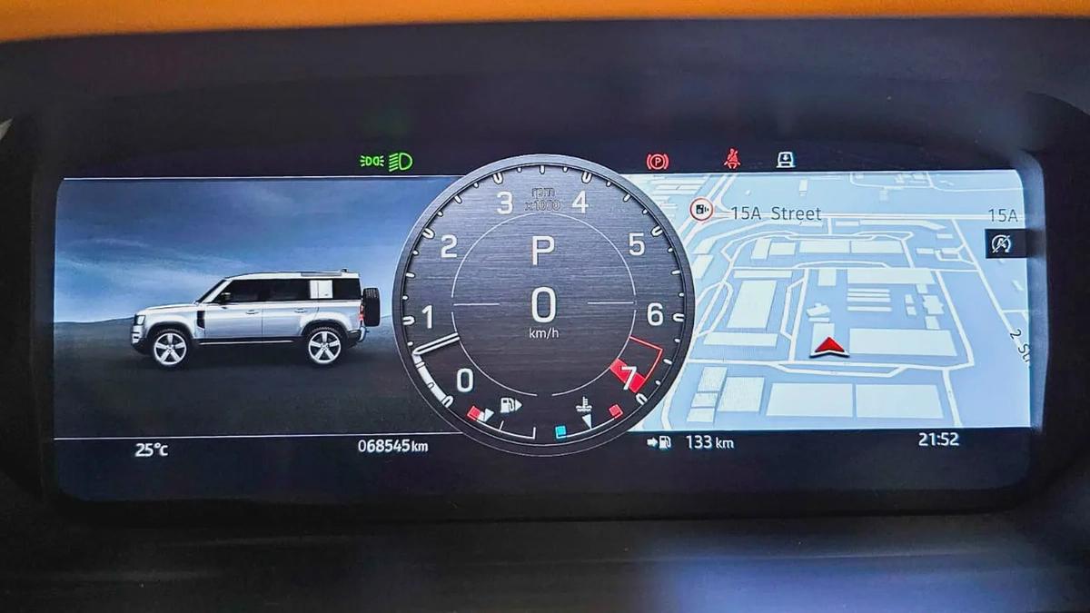 LAND ROVER - DEFENDER - 110 HSE - V 6 P400 - GCC SPECS - UNDER WARRANTY - 2023 MODEL - 68000KM-4-4