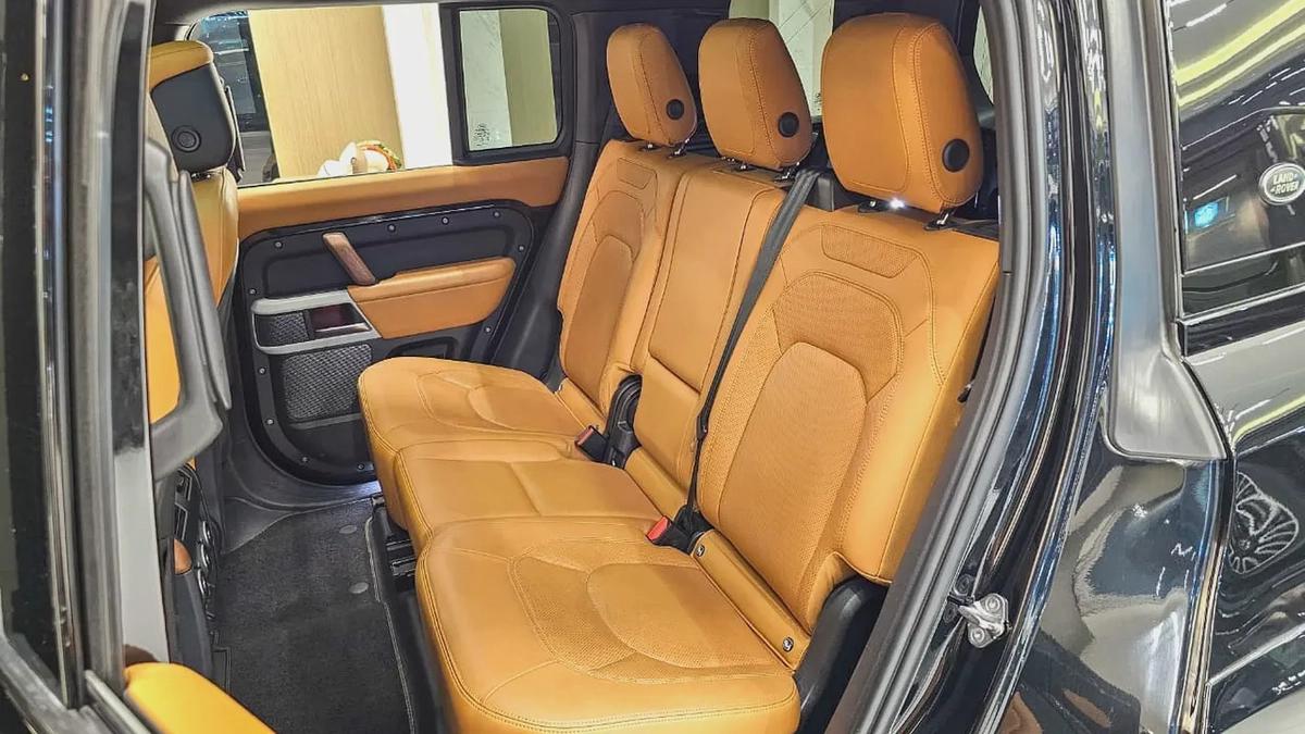 LAND ROVER - DEFENDER - 110 HSE - V 6 P400 - GCC SPECS - UNDER WARRANTY - 2023 MODEL - 68000KM-8-8