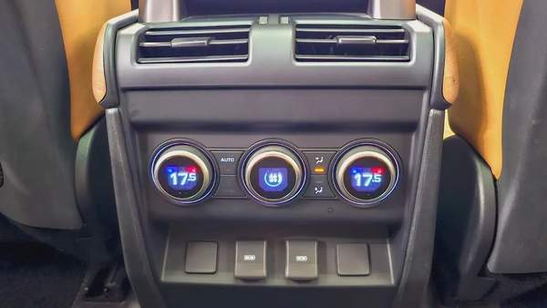 LAND ROVER - DEFENDER - 110 HSE - V 6 P400 - GCC SPECS - UNDER WARRANTY - 2023 MODEL - 68000KM