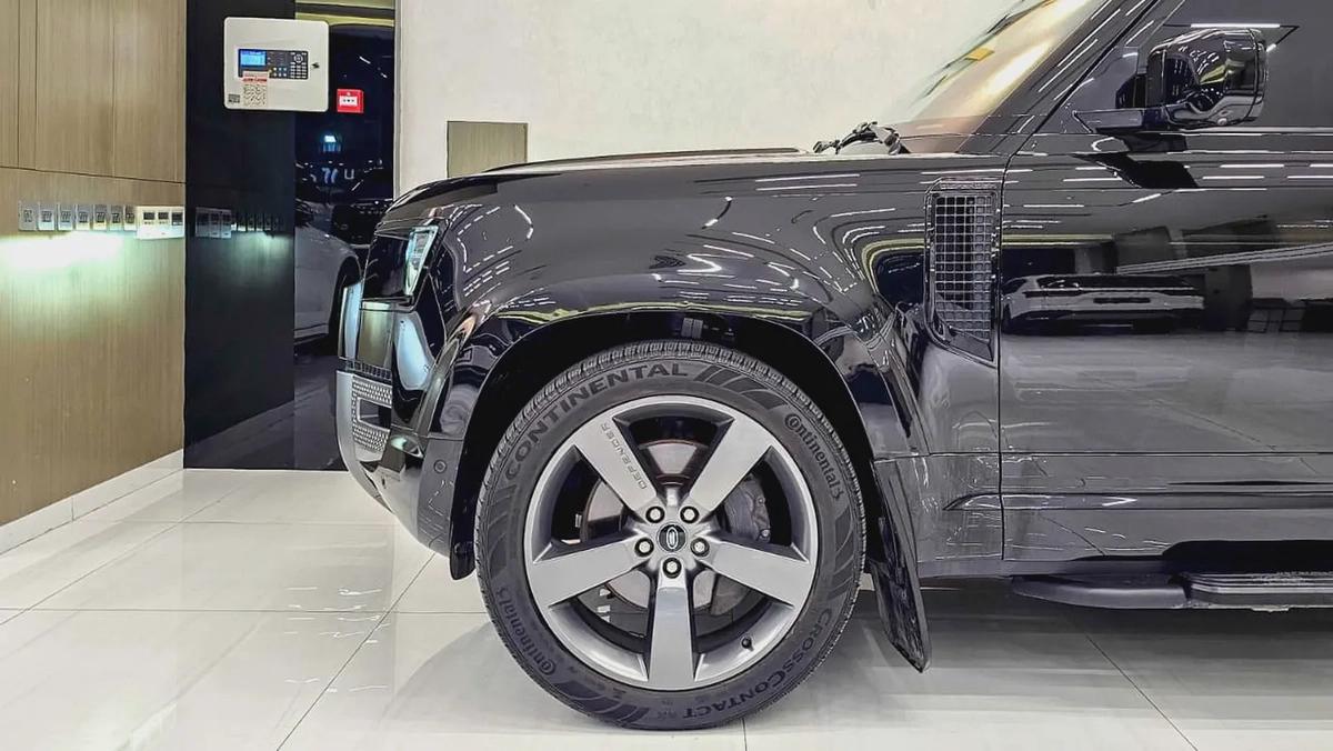 LAND ROVER - DEFENDER - 110 HSE - V 6 P400 - GCC SPECS - UNDER WARRANTY - 2023 MODEL - 68000KM-16-16